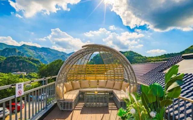 Floral Hotel · Taohua Yingshu Resort Hotel (Tianyunshan Scenic Area)