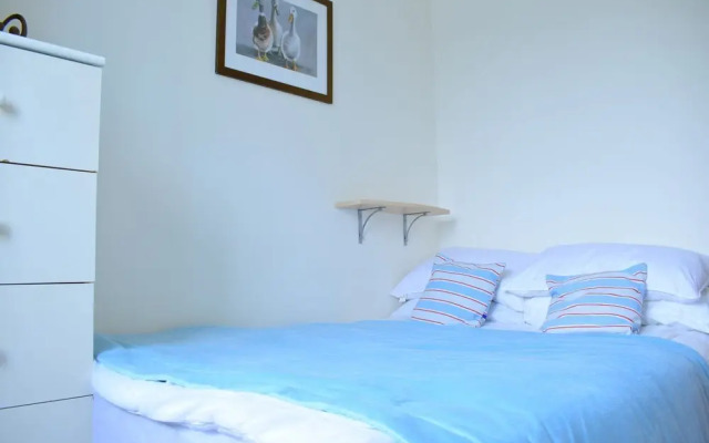 Bright 4 Bed Flat In Stepney Green