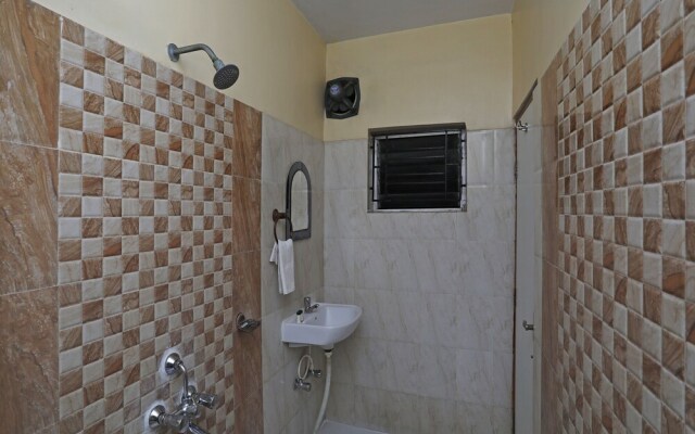 OYO 14818 Sudarshan Apartment