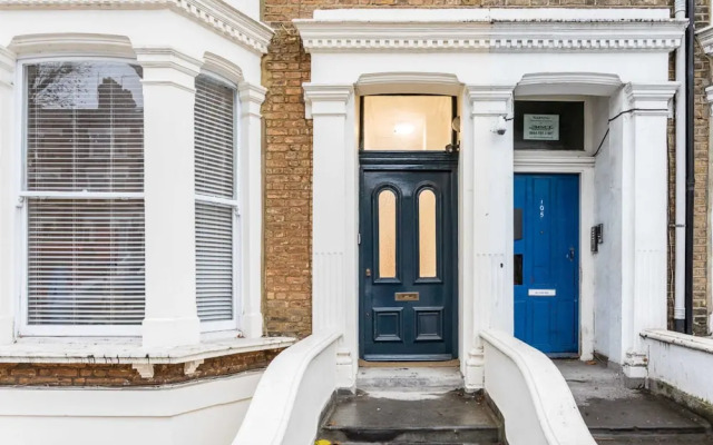 Bright Maida Vale Apartment