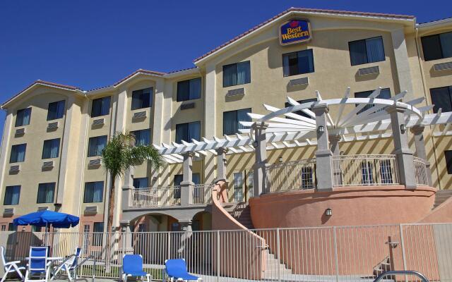 Best Western Plus Lake Elsinore Inn & Suites