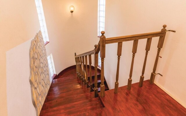 Beautiful Home in Sisan With Wifi and 4 Bedrooms