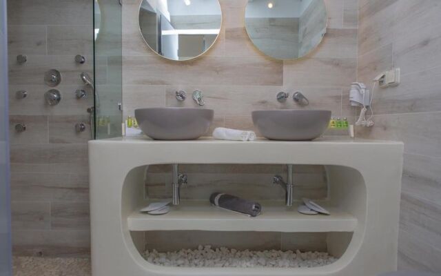 Naxos Riviera Suites
