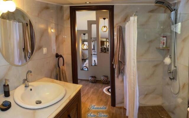 Alexander Suite Home