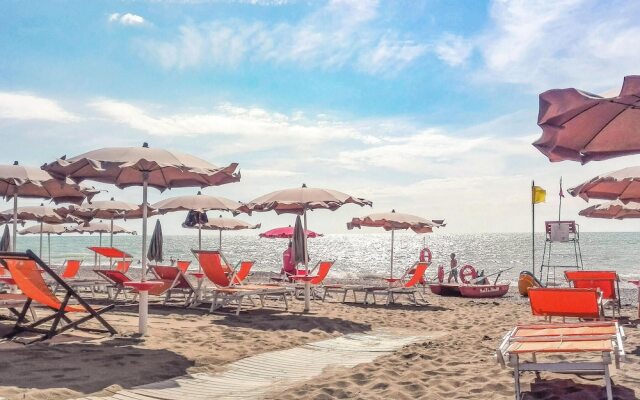 Beautiful Apartment in Cecina With 1 Bedrooms