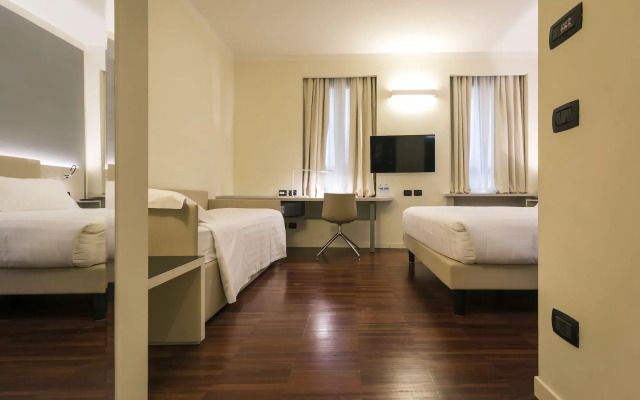 43 Station Hotel