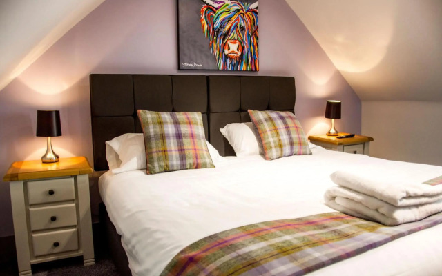 The Knowes Hotel & Restaurant