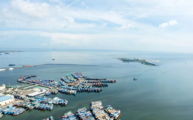 Spacious 2BR Condominium Seaview Apartment