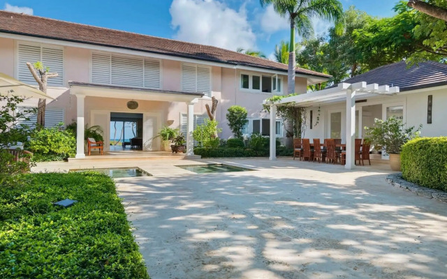 Oceanfront Golf Course Estate w Pool Guest House