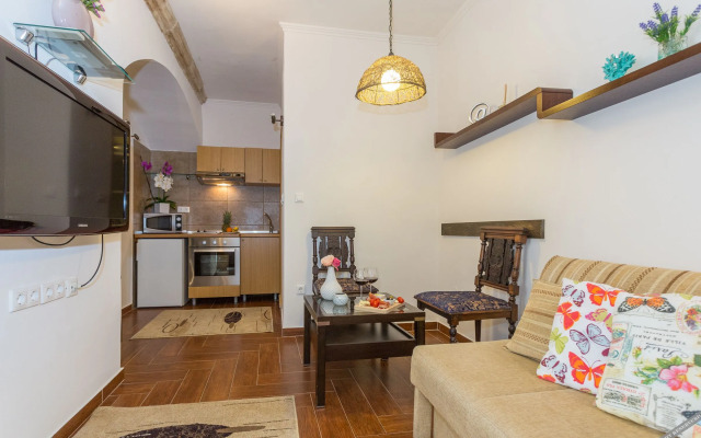 Apartment and Rooms Stay