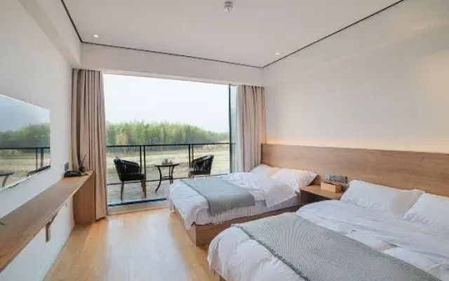 Yueliang Town Hotel