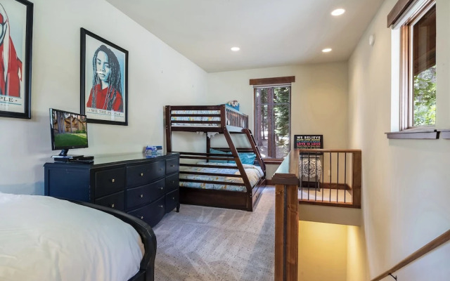 Star Haven Retreat 5 BDR Stunner!