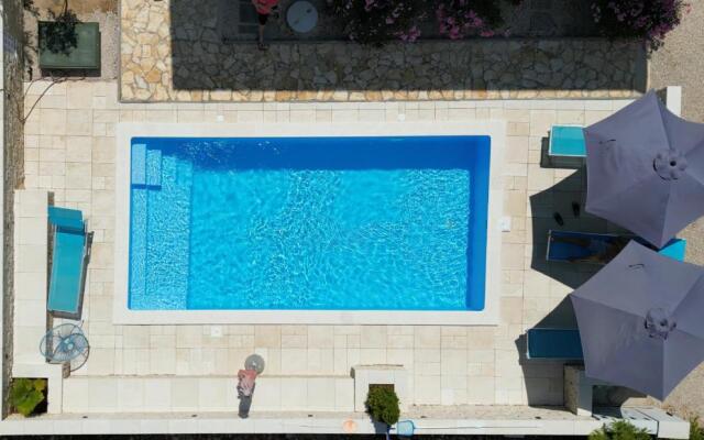 Nice apartment-house with POOL