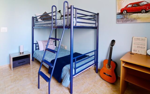 Charming Getaway With Views in Marsascala