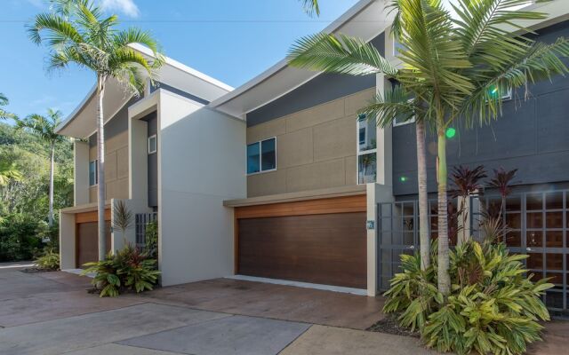 Azure Seas Executive - Airlie Beach