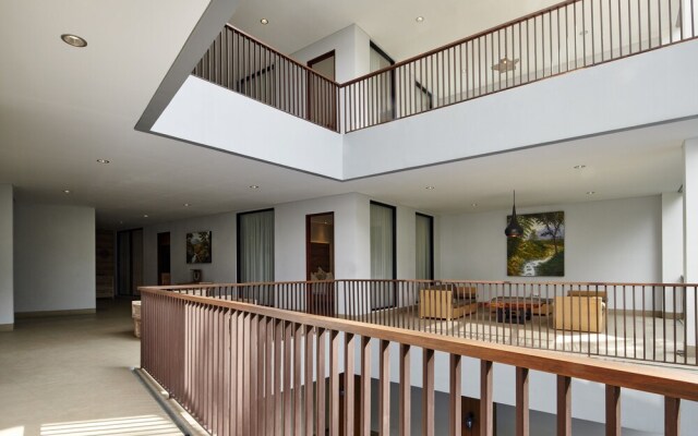 Radiance Hill View 10BR Villa with a Private heated swimming Pool