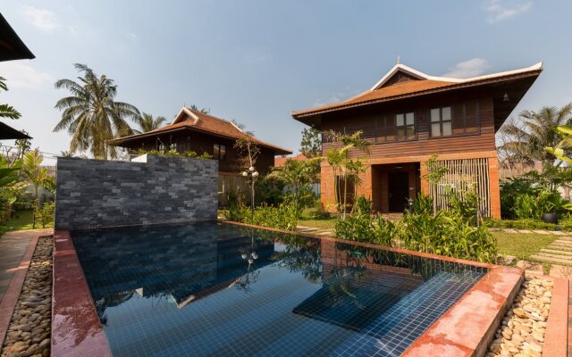 Wooden Residence Villa