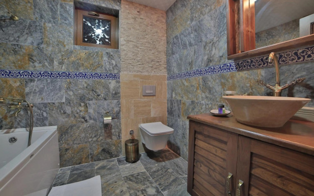 Caravanserai Inn Hotel