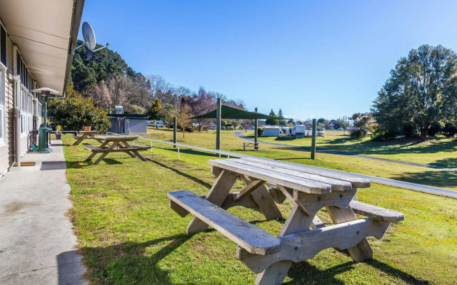 Motutere Bay Top 10 Holiday Park