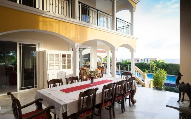 Villa with Spectacular Sea View