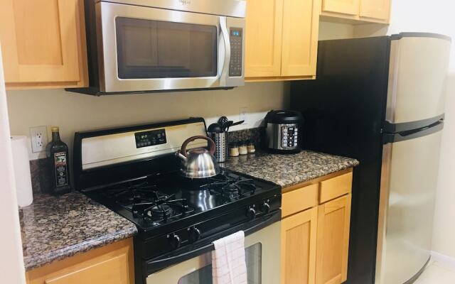 DTLA Apartment With Parking and Pool