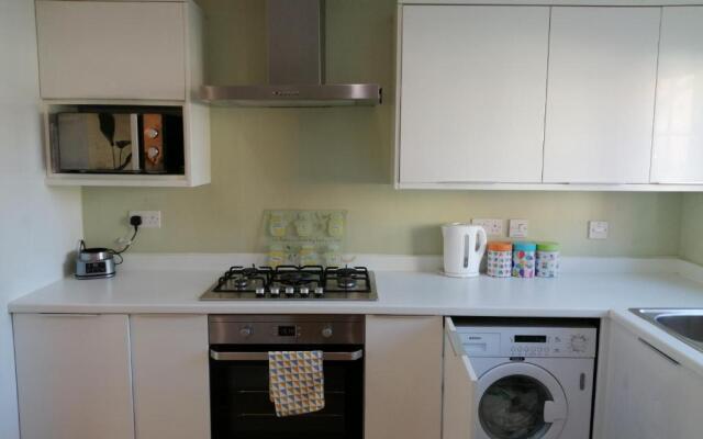 Spacious townhouse with sea views near Cardiff