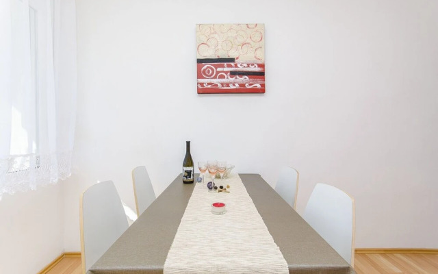 Spacious apartment with three double bedrooms