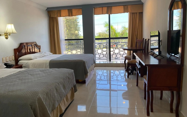 Grand Royal Tampico