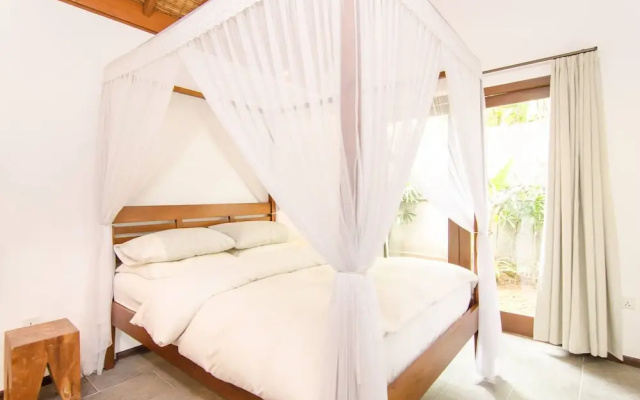 Lush 1 BR Private Pool Villa Inseminyak – Guest Rooms – Kerobokan Kelod