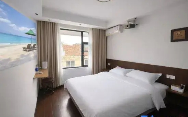 Red House Homestay (Wansui Mountain Wuxia City)