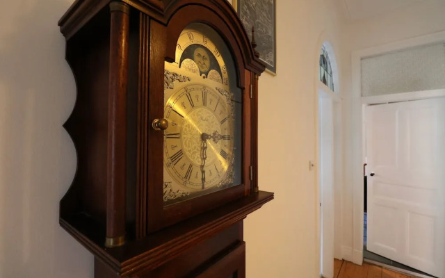Period Deco flat in west end