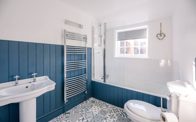 Bonheur, 16 Bartholomew Green, Southwold