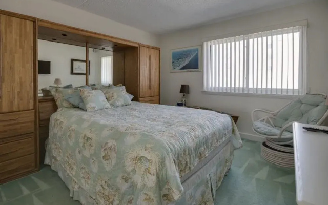 Capri 1710 - 2 Br Condo