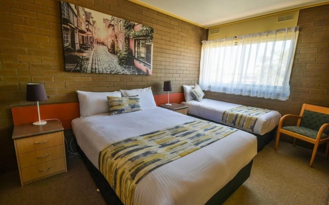 Emmanuel Holiday Apartments – Guest Rooms – Lakes Entrance