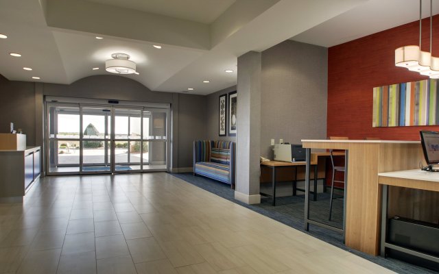 Holiday Inn Express Hotel & Suites Vernon College Area, an IHG Hotel