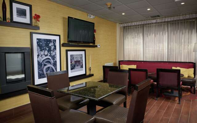 Hampton Inn Louisville I-65 @ Brooks Rd.