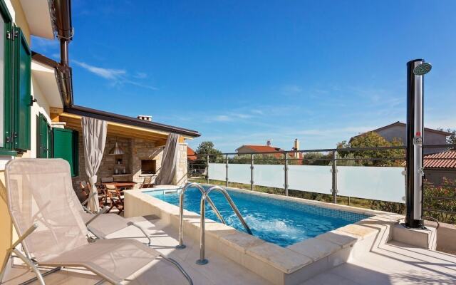 Modern Seaside Home With Swimming Pool in Vodnjan