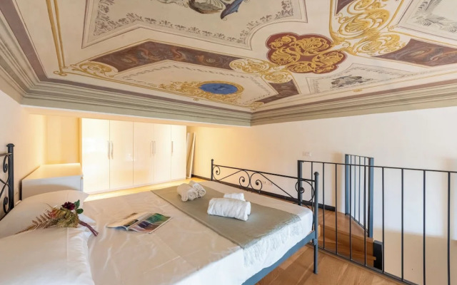 Beautiful Flat Next To Aquarium