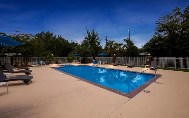Holiday Inn Express and Suites Savannah - Midtown by IHG