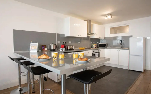 Rest & Recharge Regents Court 3bed 2bath