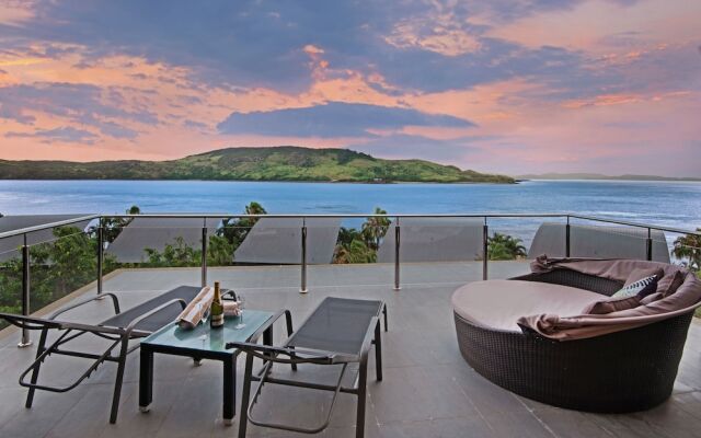 Yacht Club Villa 33-Serenity-Ocean Views with Golf Buggy