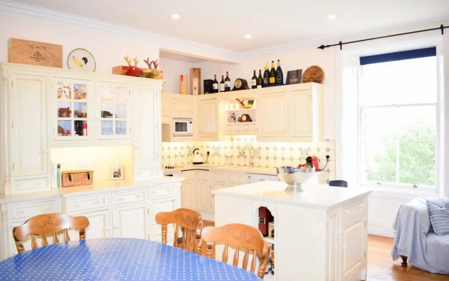 Beautiful & Bright Three Bedroom Home