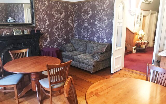 Hulmes Court Bed & Breakfast