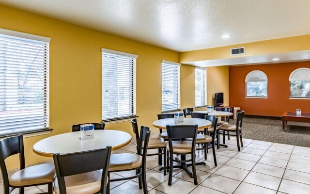Econo Lodge Near SeaWorld