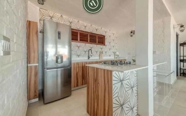 Oceanview 2 BR Unit- Steps Away From Beach - Pool