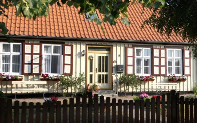 Kapitänshaus in Strandnähe in Prerow