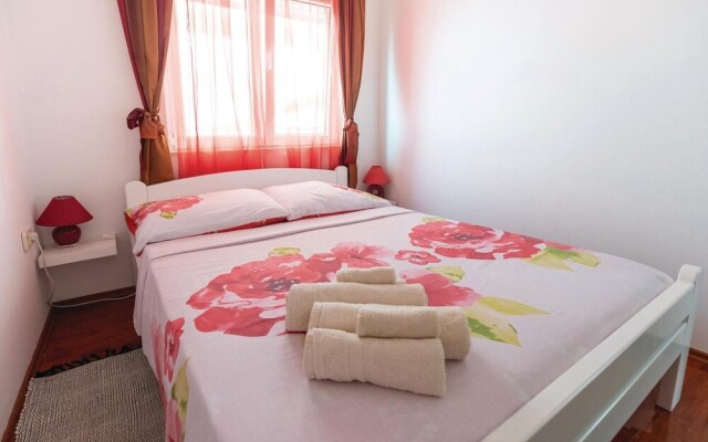 Beautiful Home in Komarna With Wifi and 3 Bedrooms