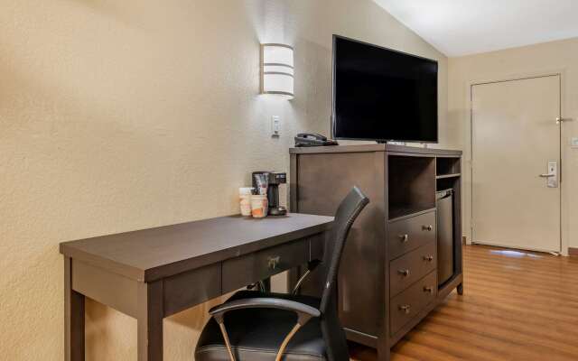 Quality Inn & Suites Columbus West