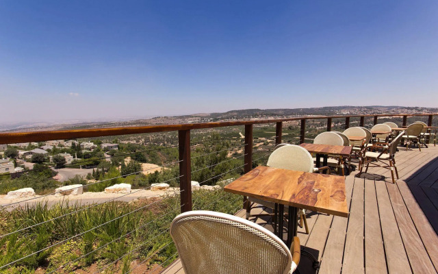 Shoresh Green Hills Family Suites Hotel