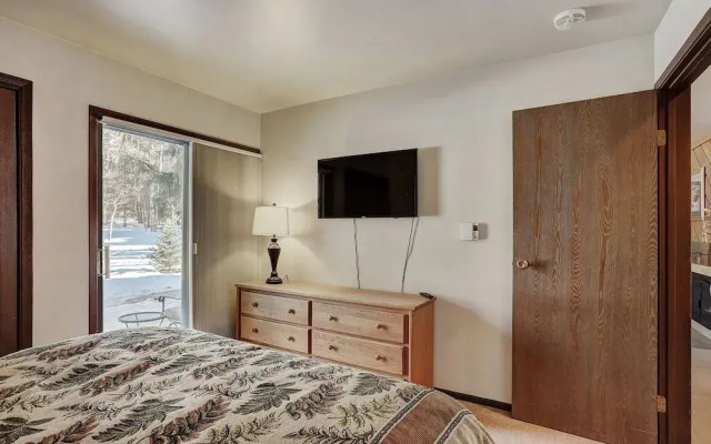 1125 Flying Dutchman 1 Bedroom Condo by RedAwning